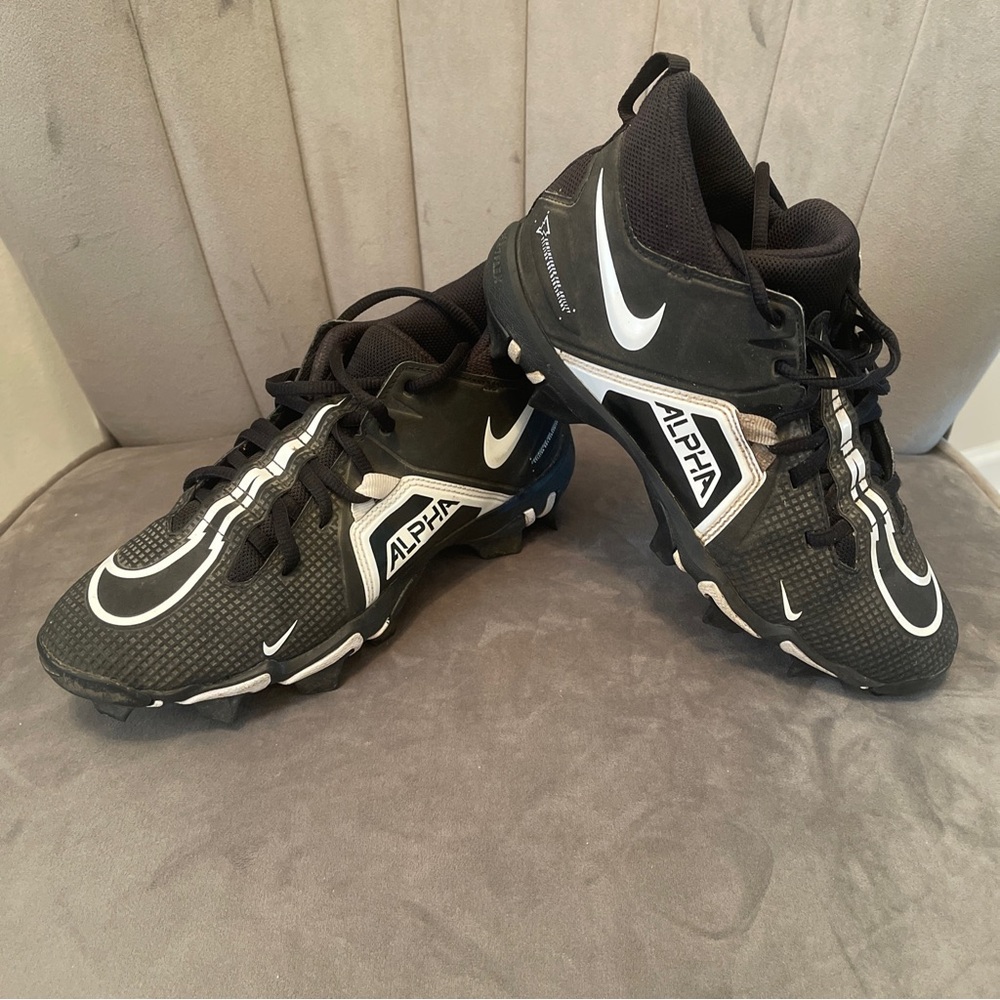 ✅Nike Youth Boys Alpha CV0581-001 Black/White Football Cleats Size 6 Youth